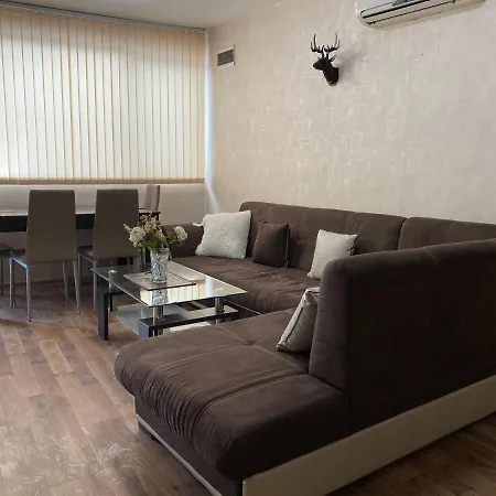 Private Two Bed With Garden, Parking And Pets Allowed Burgas City