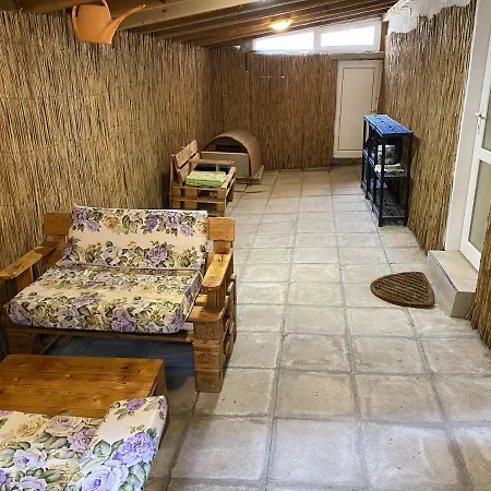 Private Two Bed With Garden, Parking And Pets Allowed Apartment Burgas City