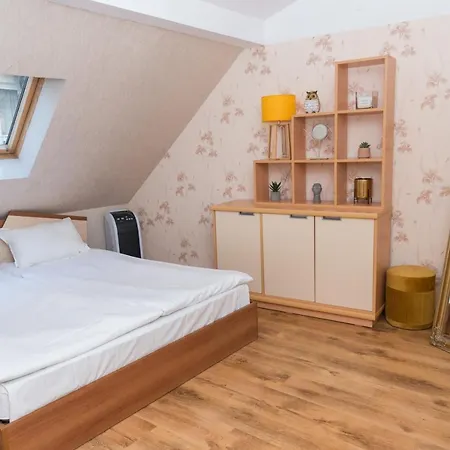 Private Two Bed With Garden, Parking And Pets Allowed Burgas