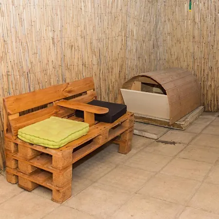 Private Two Bed With Garden, Parking And Pets Allowed Apartment Burgas